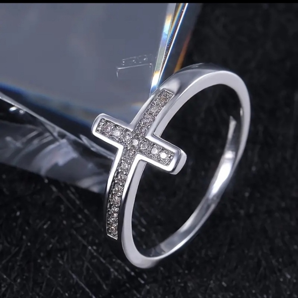 New! Sterling silver cross ring💎CZ’s 925 - Picture 3 of 6